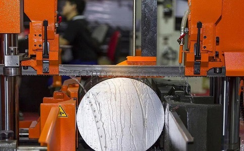 福田立式金属带锯床切削出现跑带故障解决方法！
